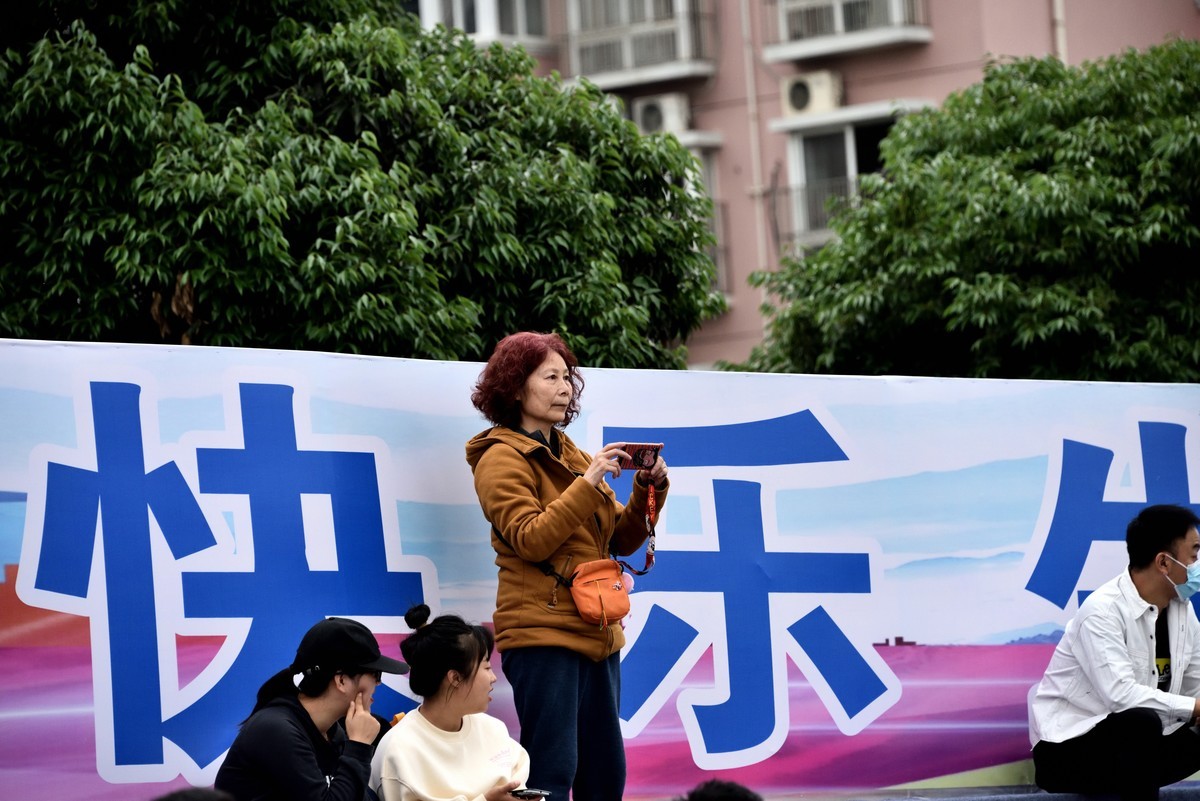 绿茵场上——成飞职工足球赛【2】