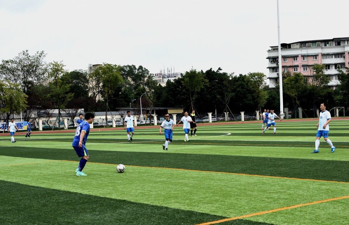 绿茵场上——成飞职工足球赛【2】