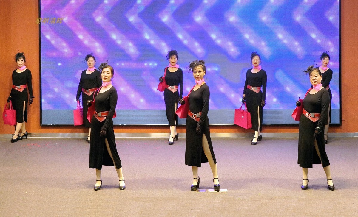 舞台走秀：手机模特