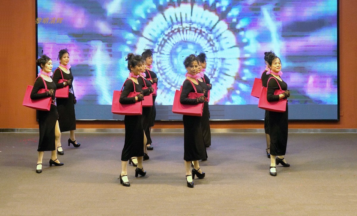 舞台走秀：手机模特