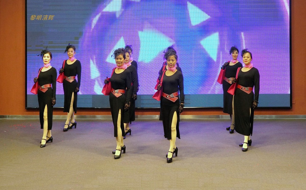 舞台走秀：手机模特