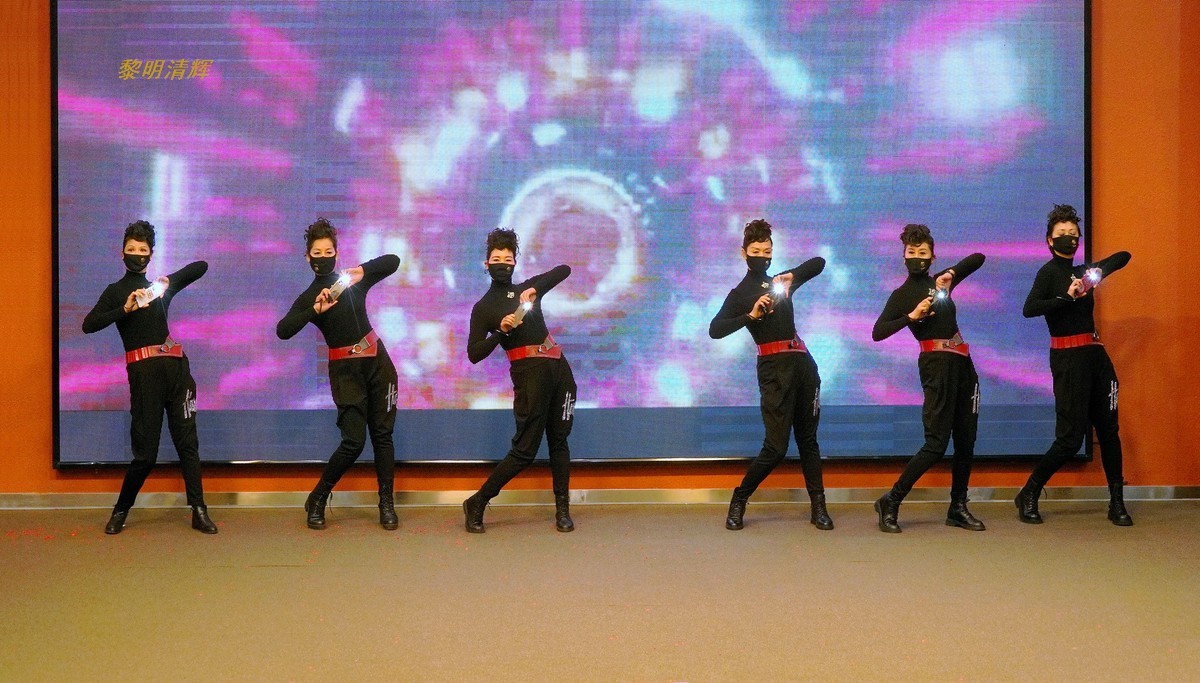 舞台走秀：手机模特