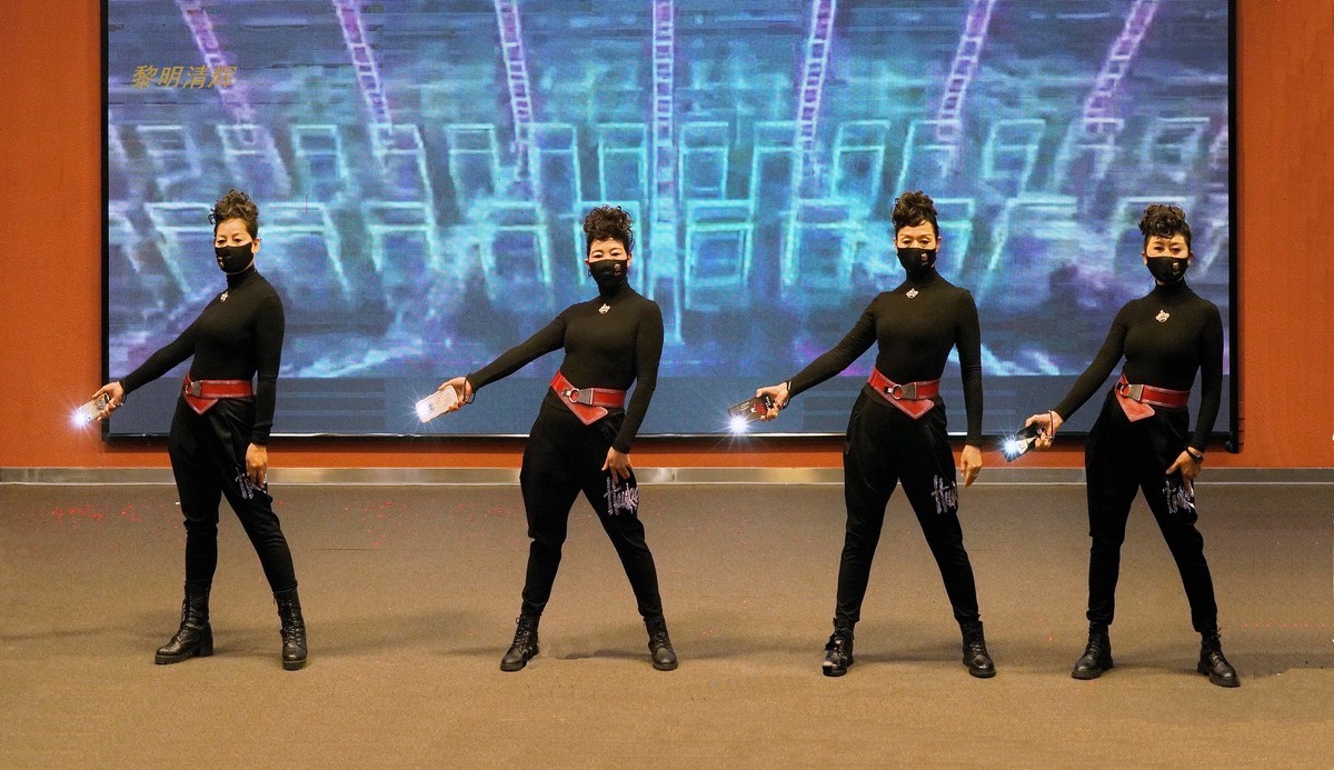 舞台走秀：手机模特