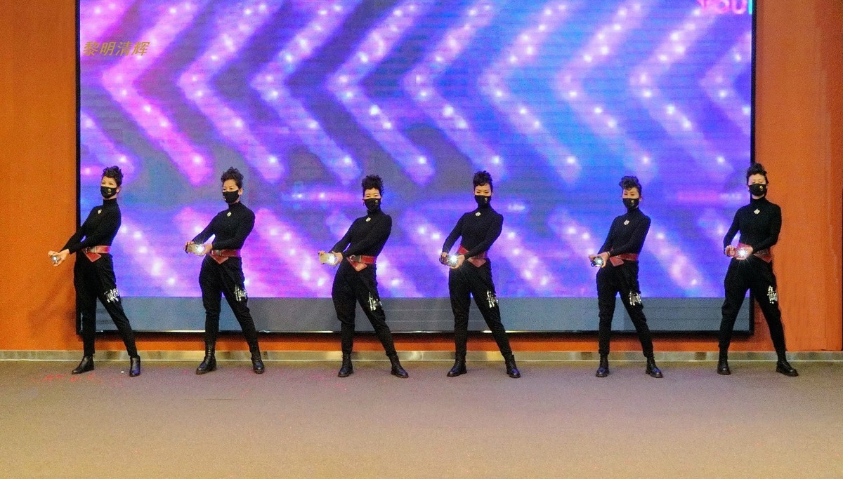 舞台走秀：手机模特