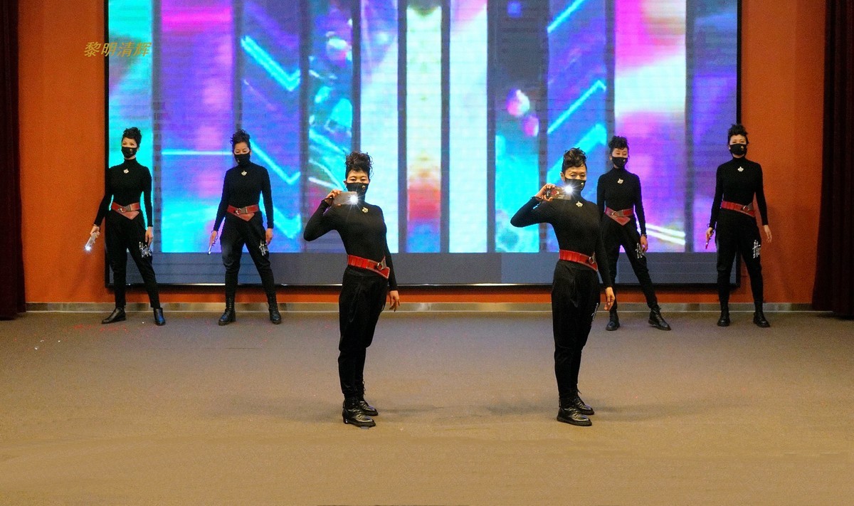 舞台走秀：手机模特