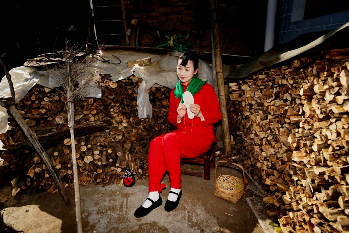 清凉寨刘家山村漂亮村姑！