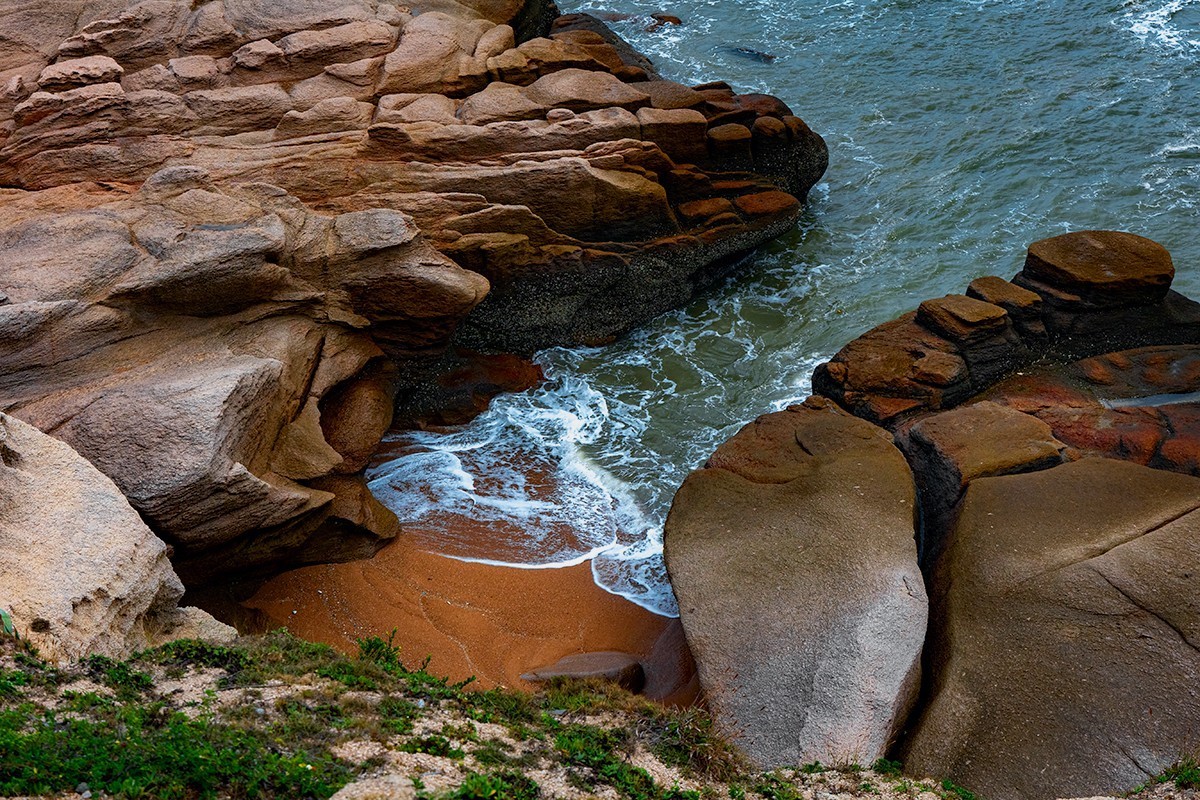 海风轻轻地吹过