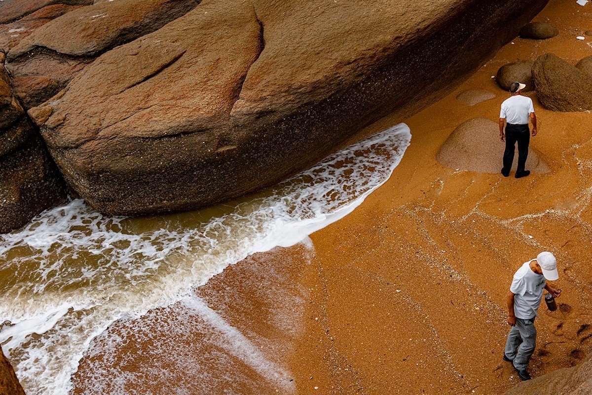 海风轻轻地吹过