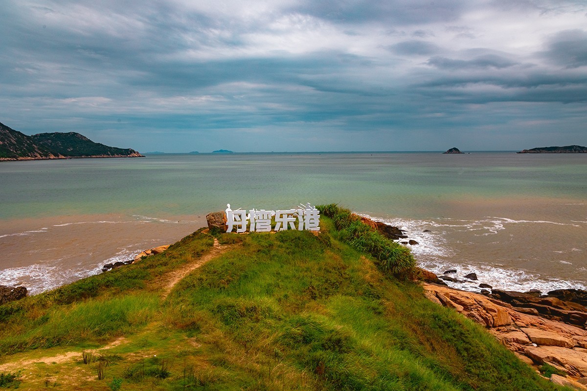 海风轻轻地吹过