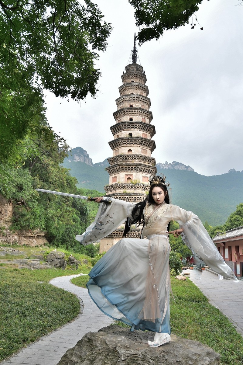 【视觉光影】 灵 岩 侠 女 （16）