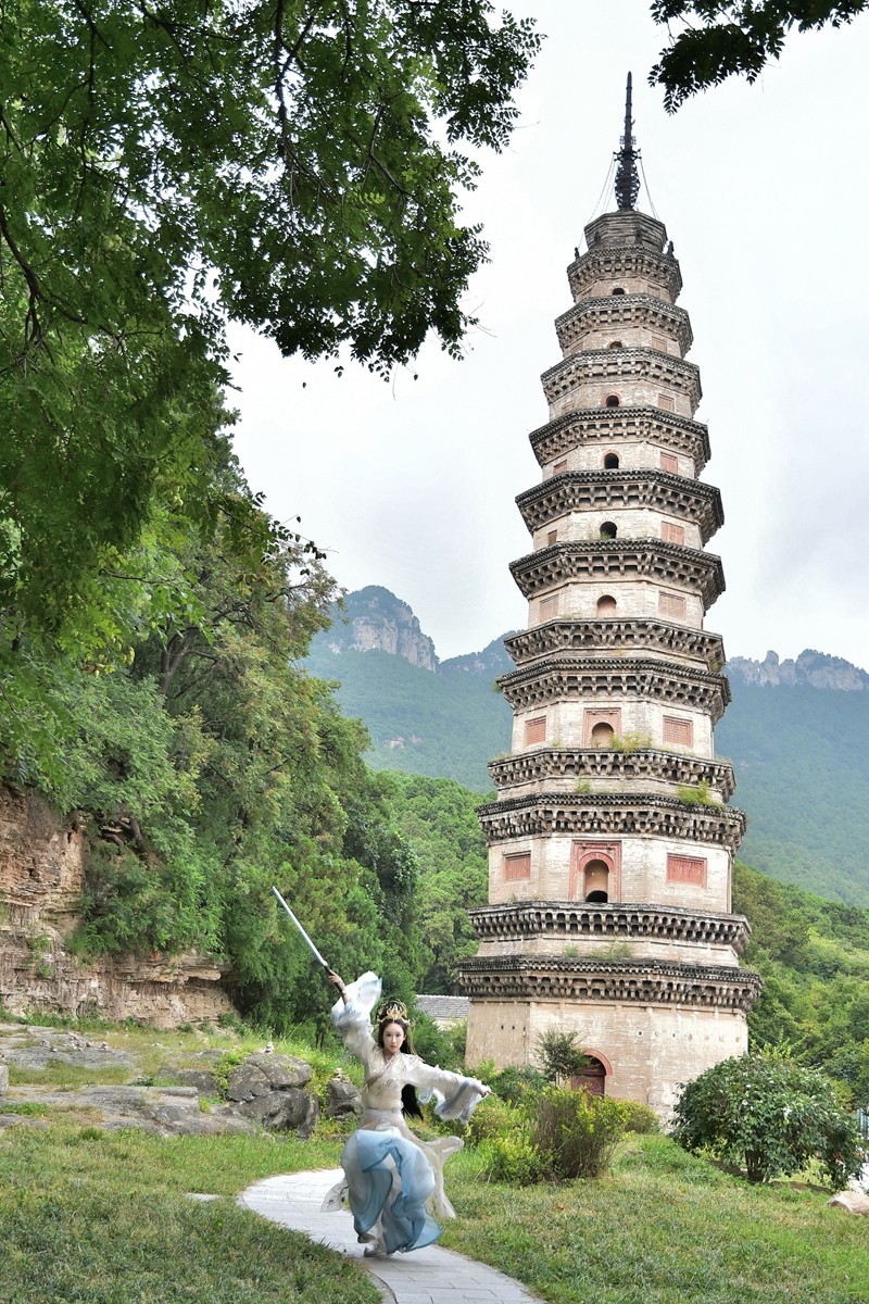 【视觉光影】 灵 岩 侠 女 （16）