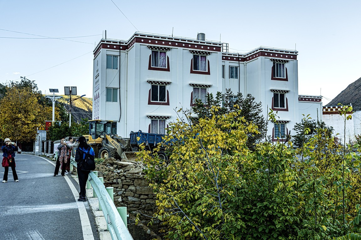 行走在318国道--甘孜--乡城县青德镇【15】