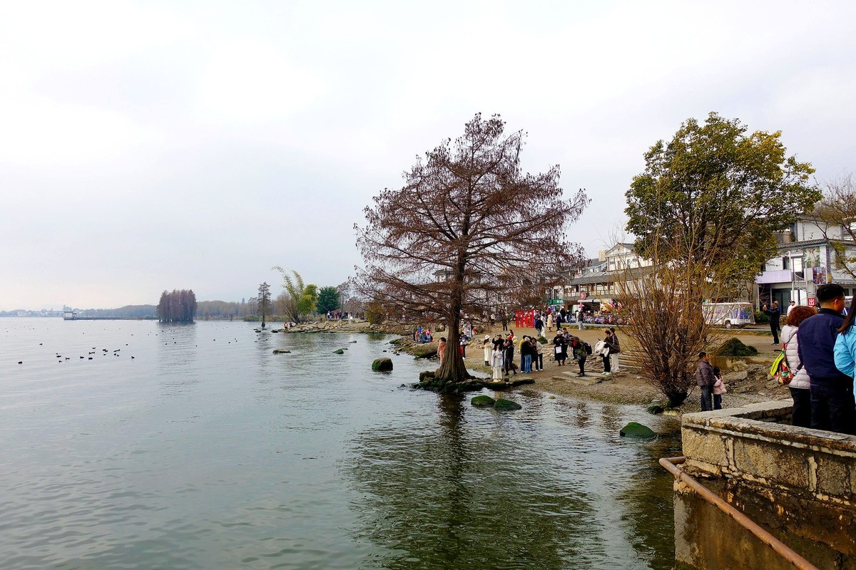 “龙下登”民族村扫描