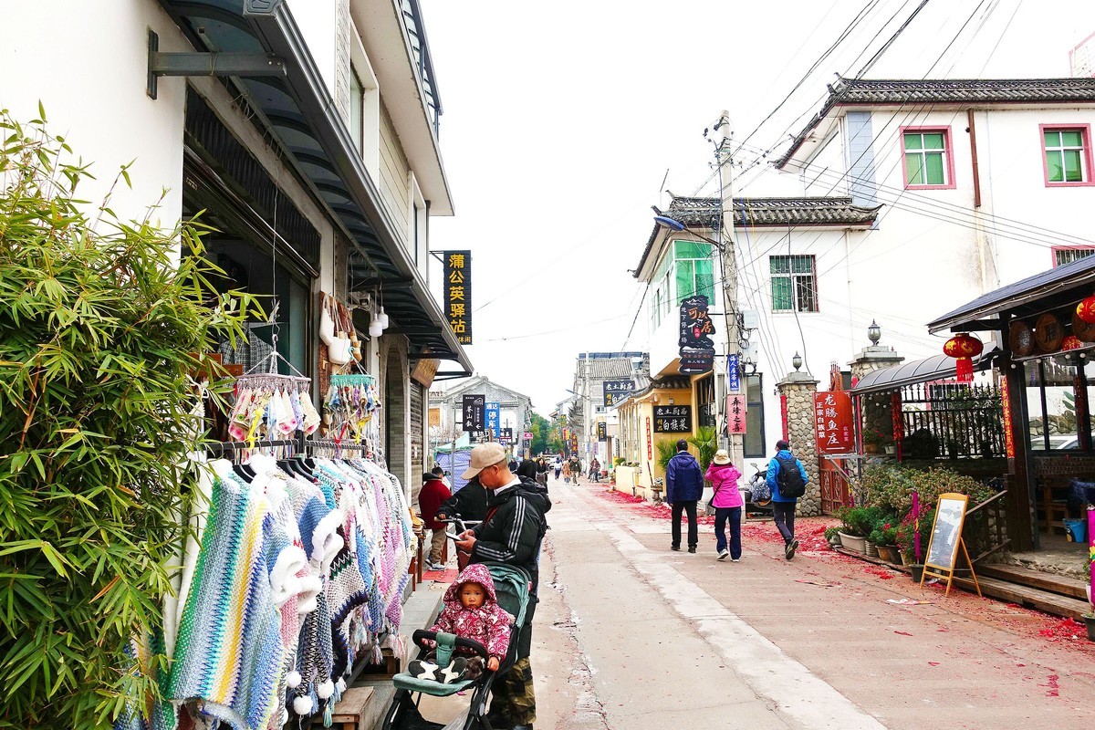 “龙下登”民族村扫描