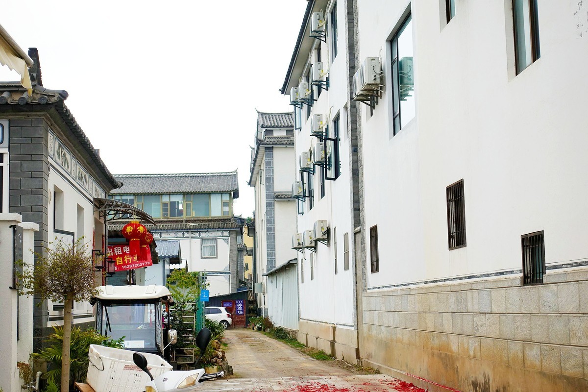 “龙下登”民族村扫描