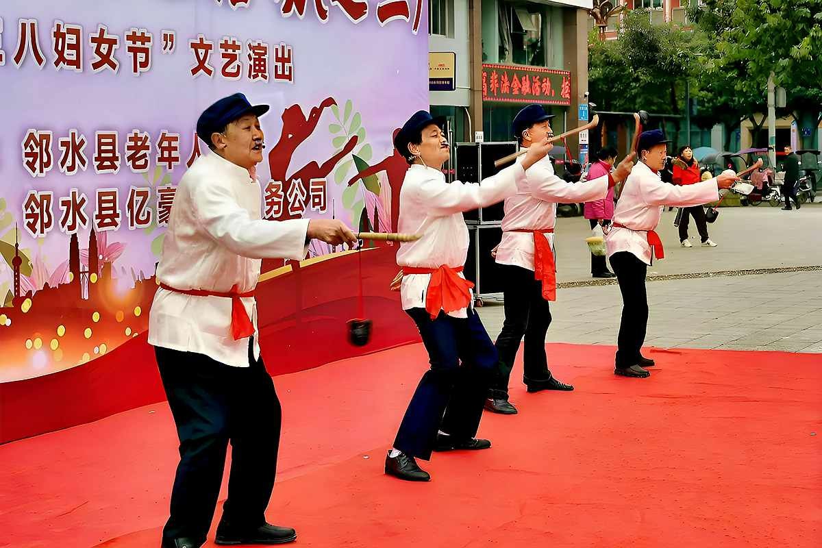 瞧——老头们庆三八