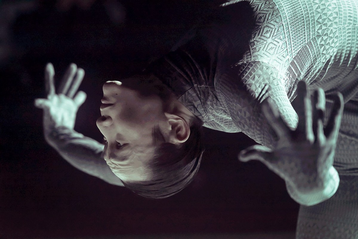 798T字台上的开场诗