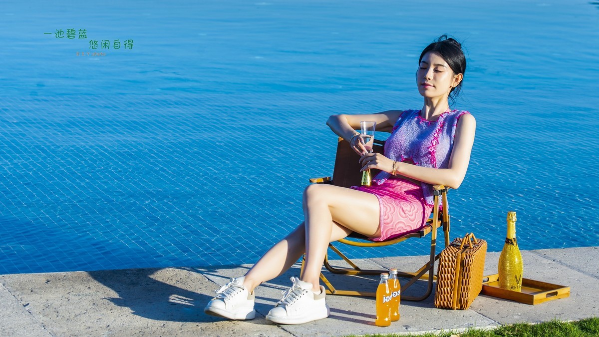 一池碧蓝 悠闲自得