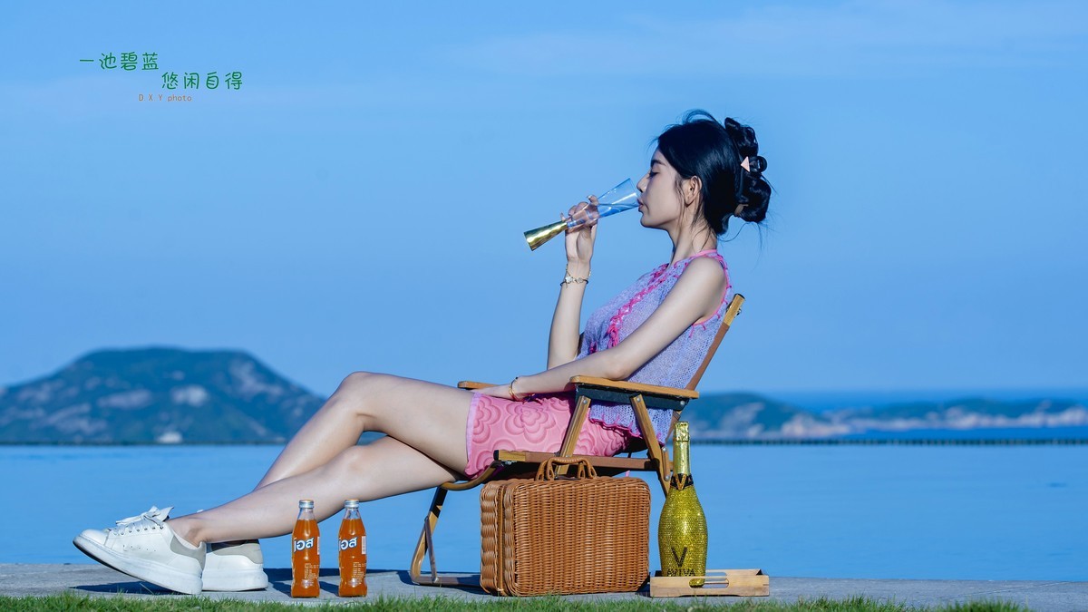 一池碧蓝 悠闲自得