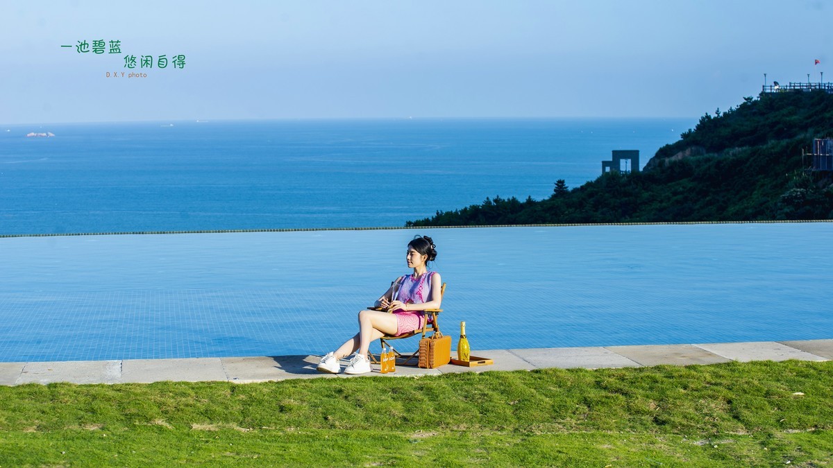 一池碧蓝 悠闲自得