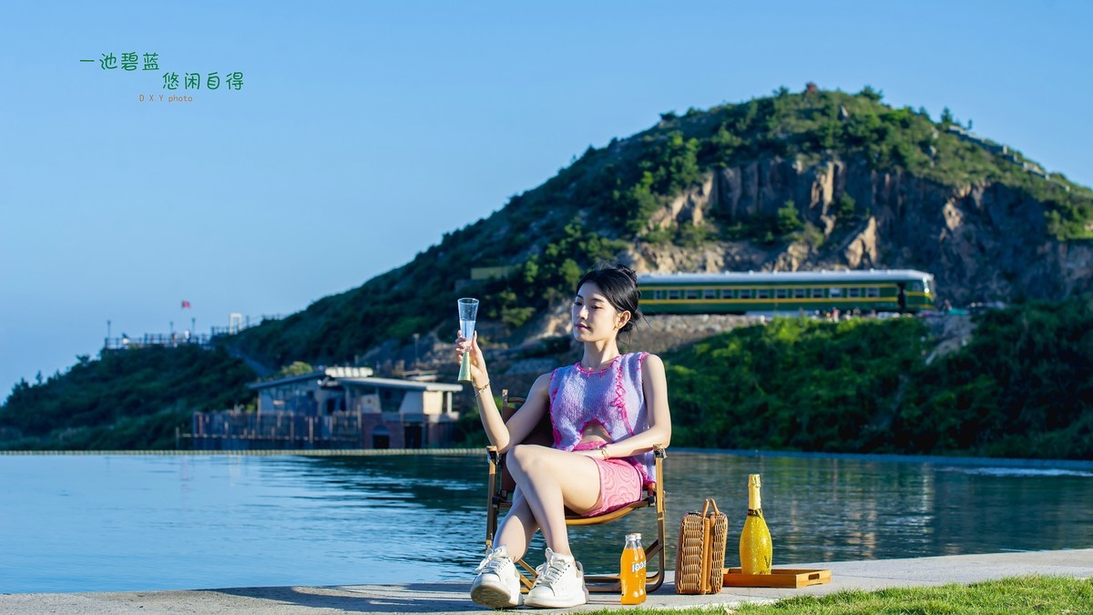 一池碧蓝 悠闲自得