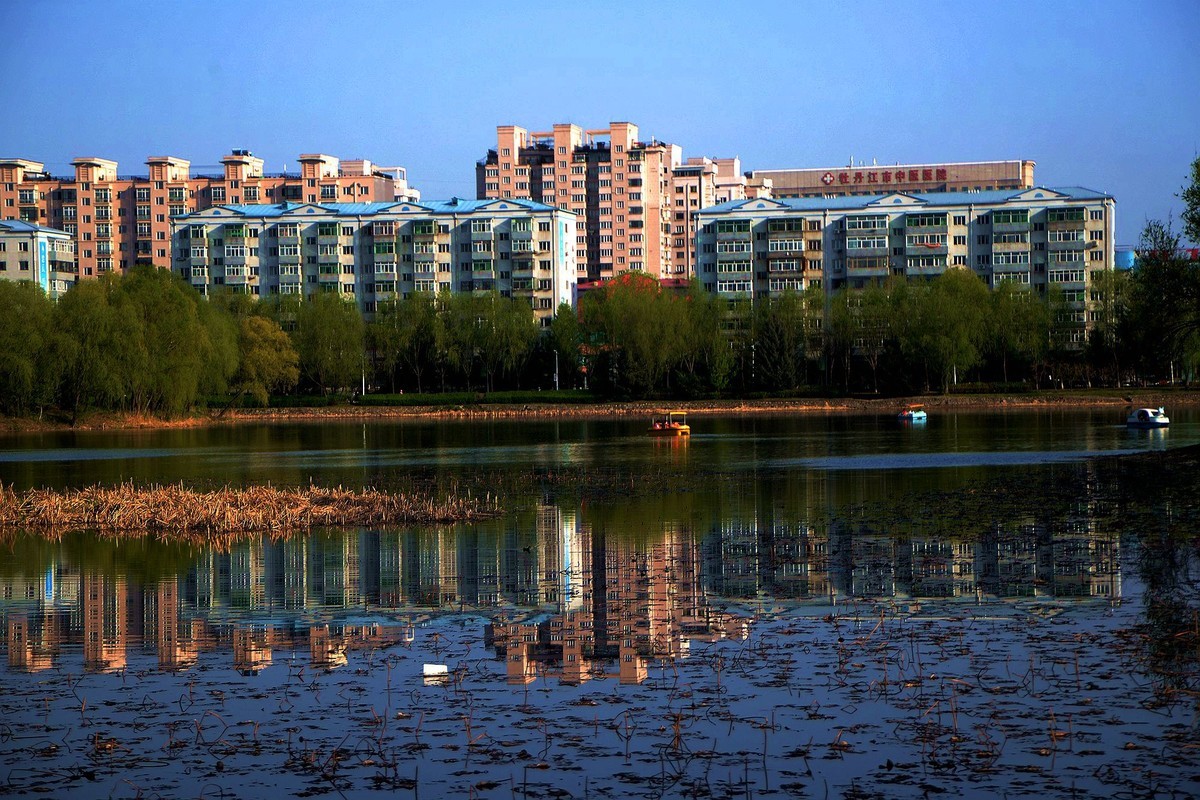 夕阳余辉下的公园（1）