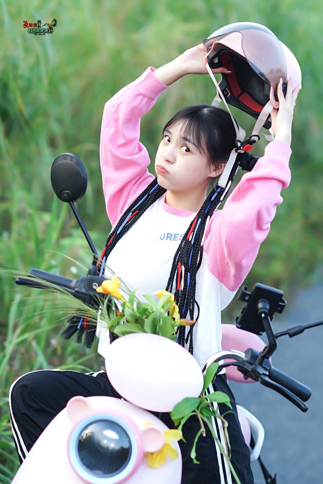 【粉色小动车少女】---佳佳