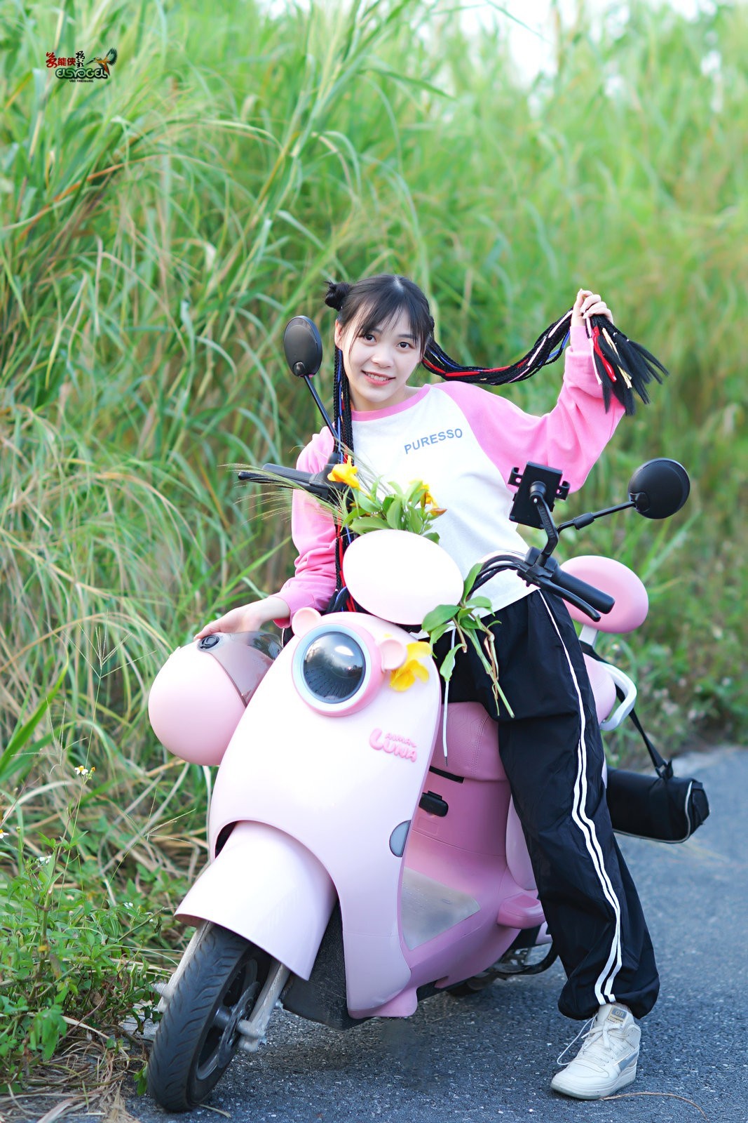 【粉色小动车少女】---佳佳