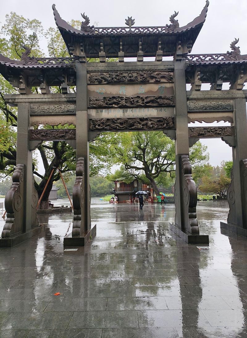 2024年.11月.1日--风雨中的杭州西湖