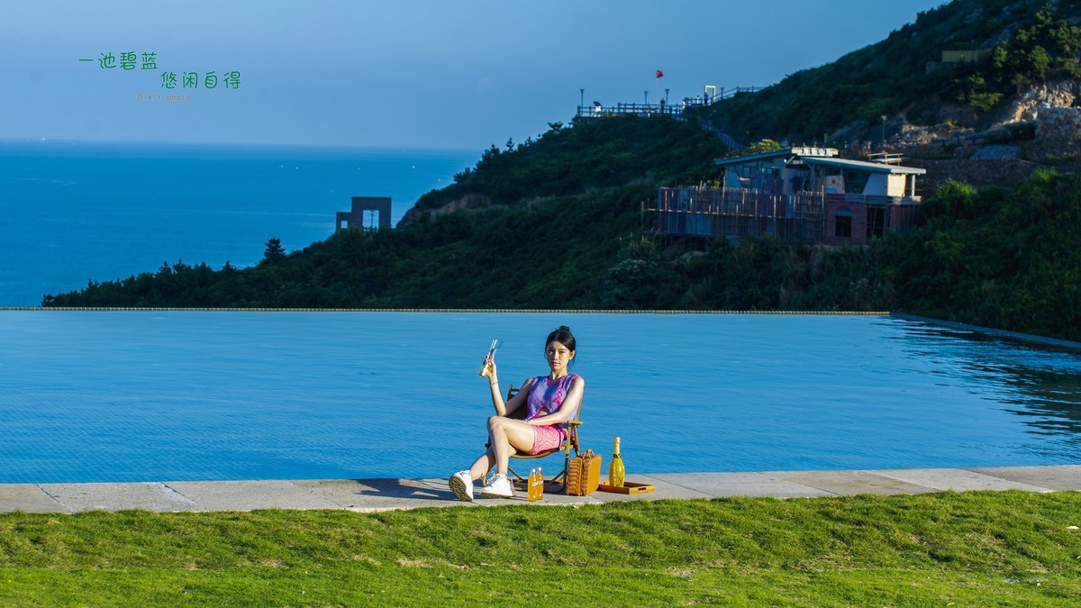 一池碧蓝 悠闲自得