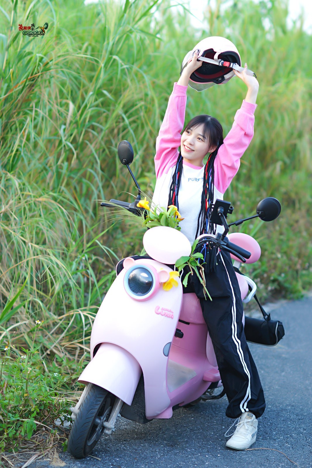 【粉色小动车少女】---佳佳