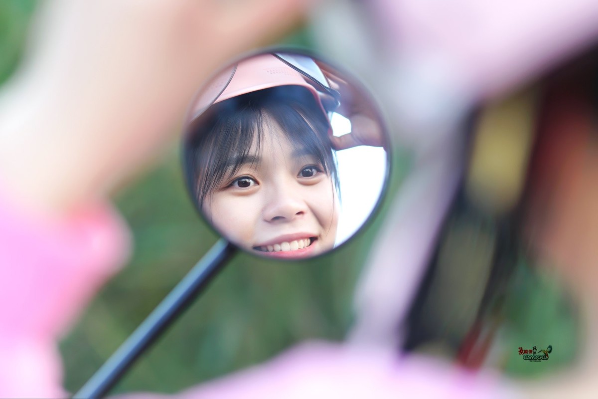 【粉色小动车少女】---佳佳