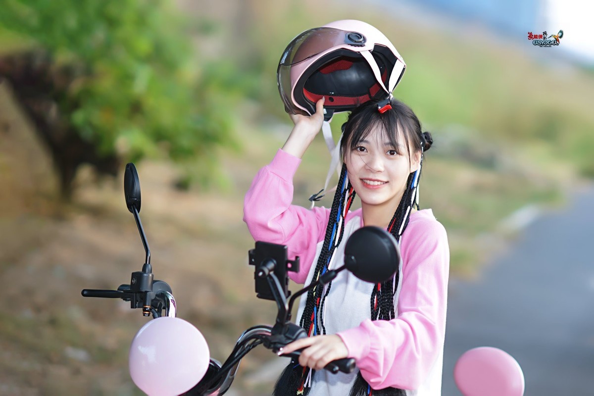 【粉色小动车少女】---佳佳