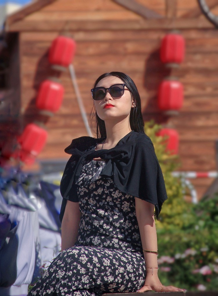 十一月的扫街抓拍片《风景，花草和妹子》