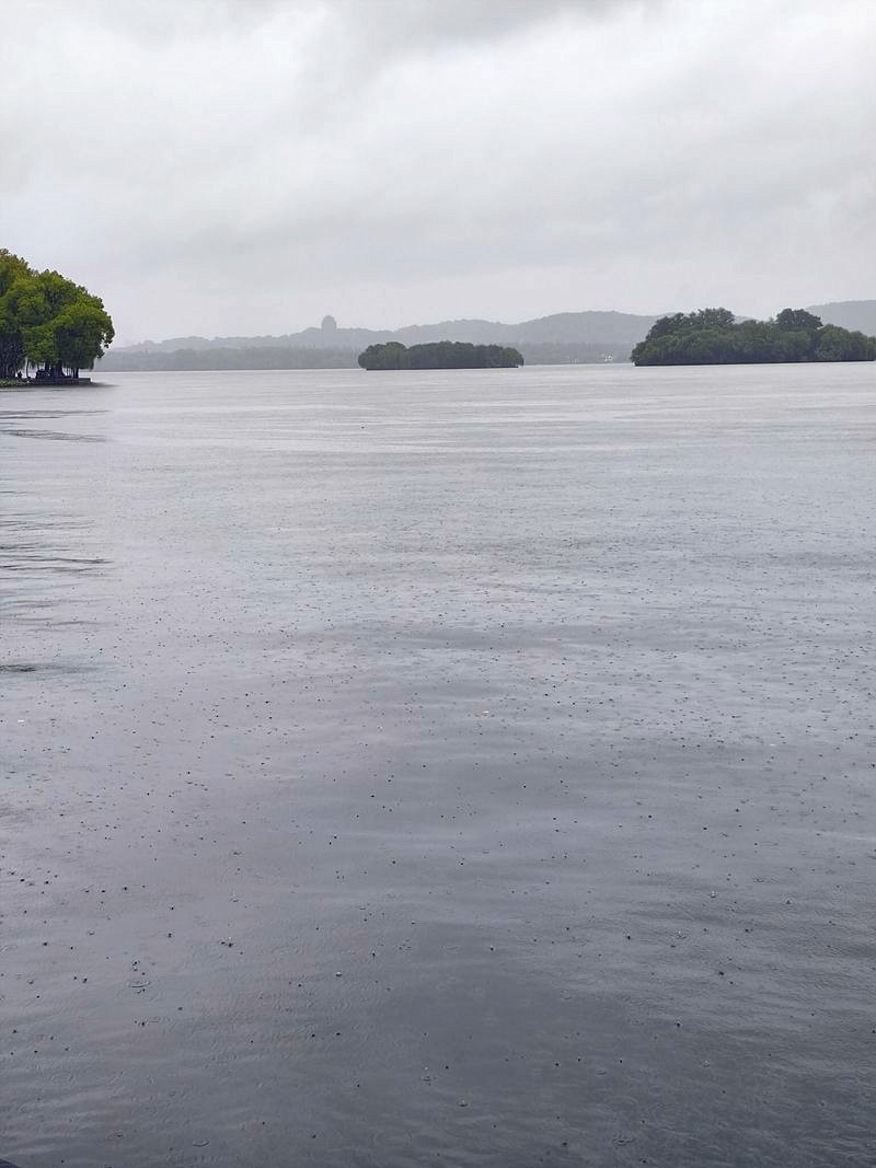 2024年.11月.1日--风雨中的杭州西湖