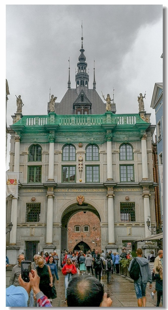 ”格挡斯克“  特色（波兰）