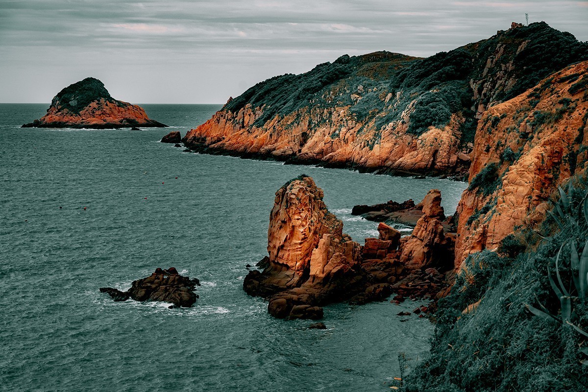 海风轻轻地吹过