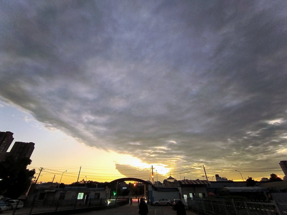 漫步星城 走街串巷（566）朝霞之美  长沙站