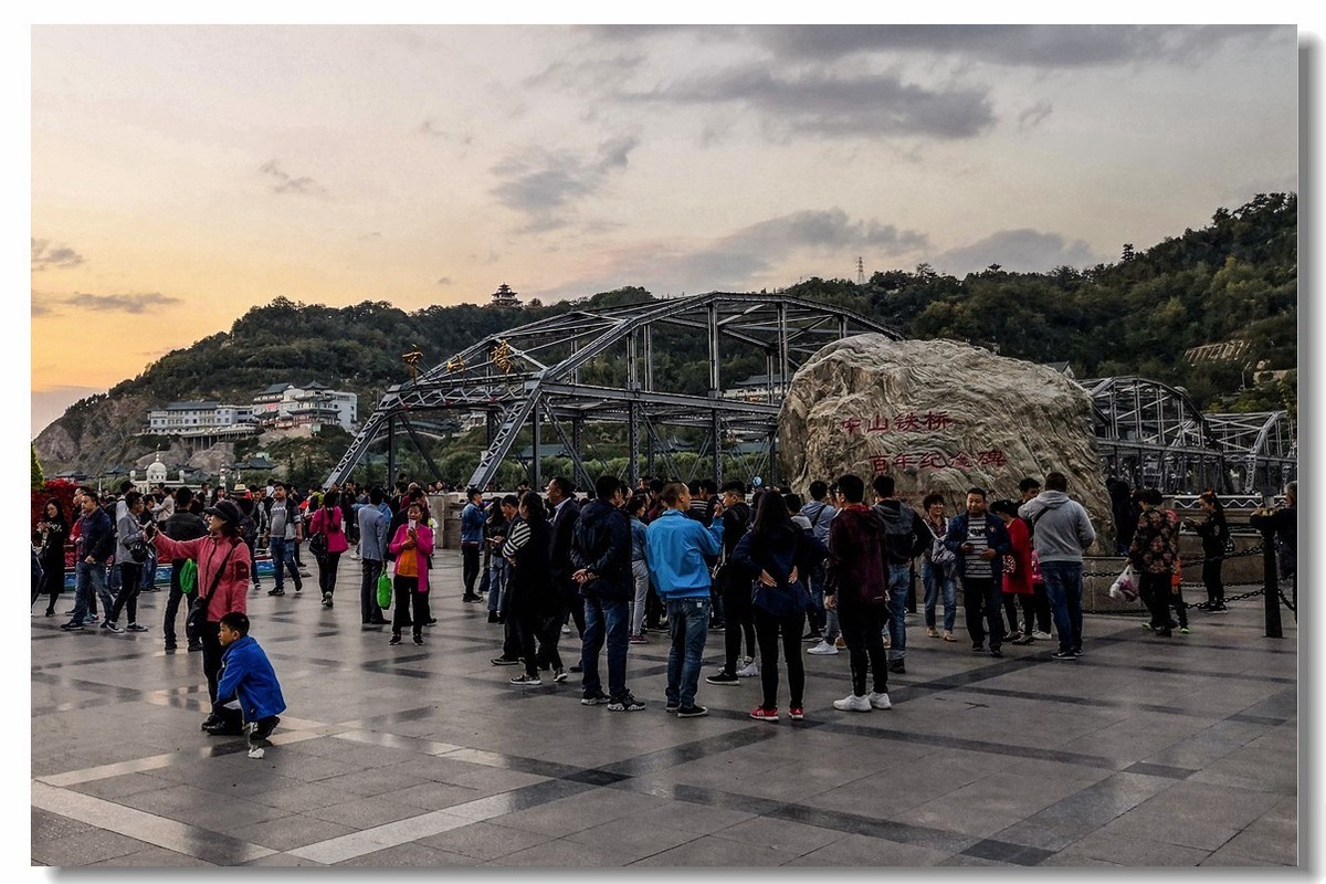 青甘大环之旅——大地之子、黄河母亲像、中山桥