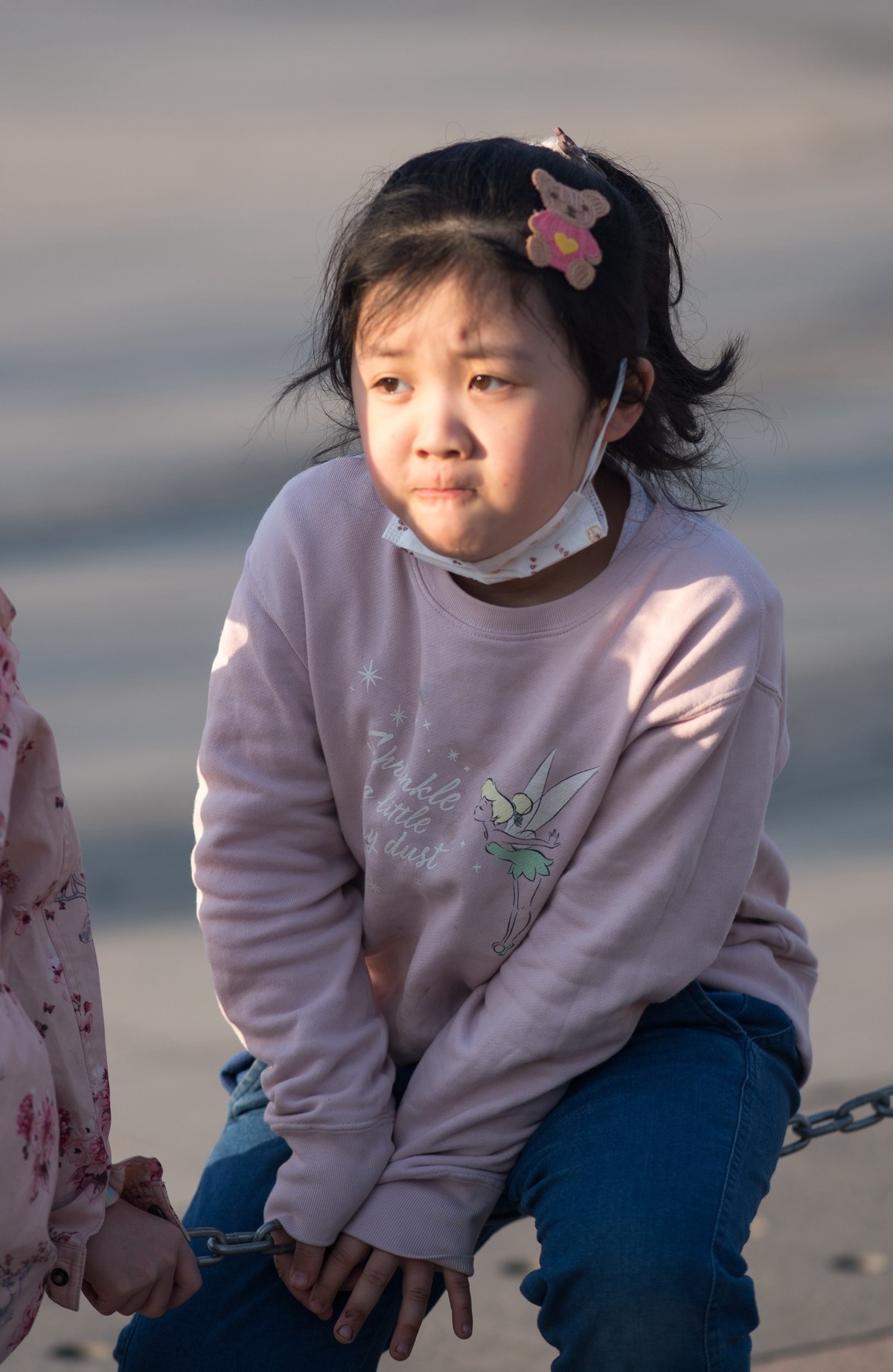 城市休闲广场老中小（18）活泼女孩