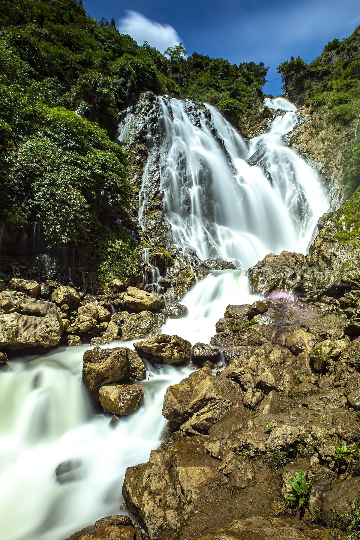 清凉一夏，十九摄氏度的夏天——中国凉都六盘水滴水岩瀑布