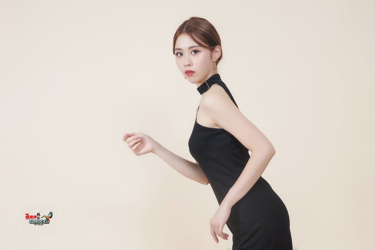 【黑裙少女】---米奇