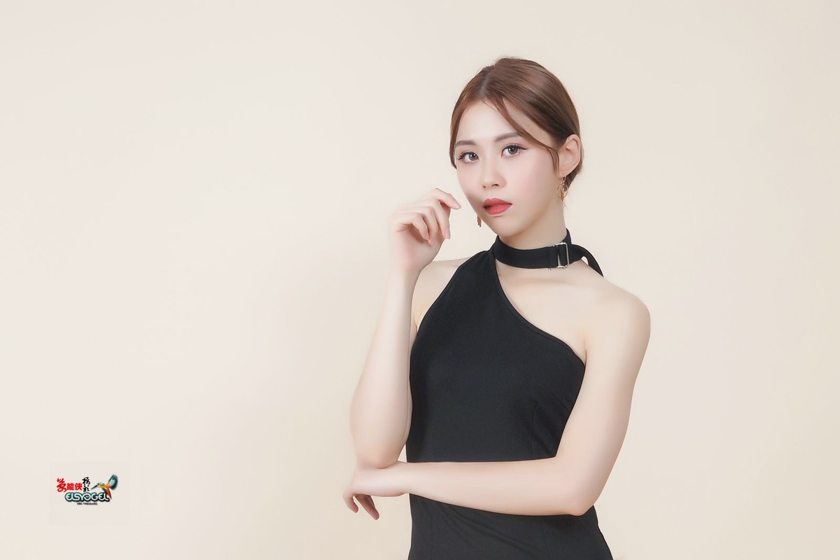 【黑裙少女】---米奇