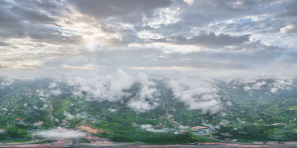 清凉瀑布下的红衣女子