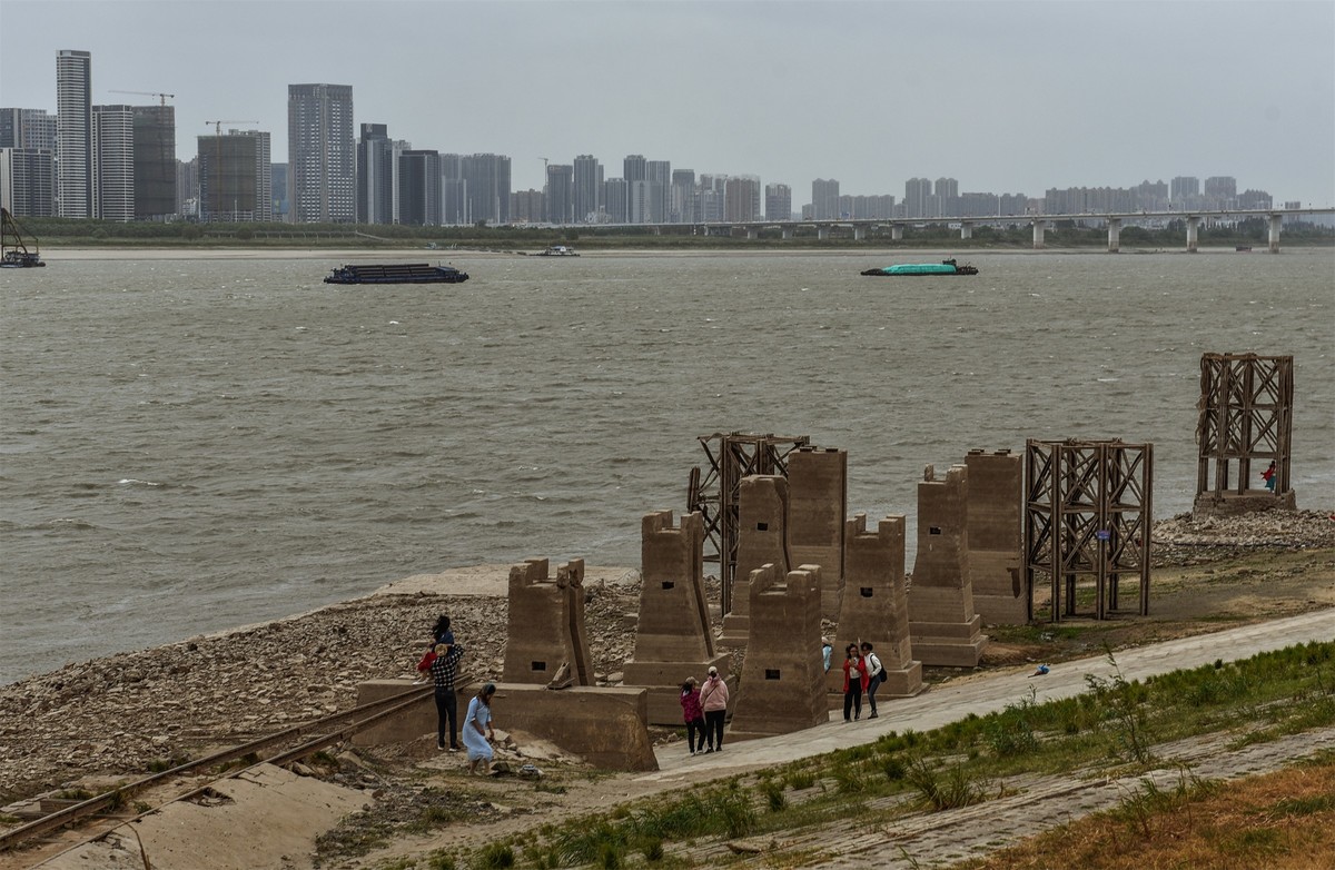 枯水后露出的旧码头