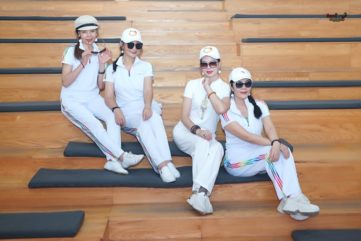 【岁月永留存·四大美女】---梁祝、蝴蝶、文文、小梅