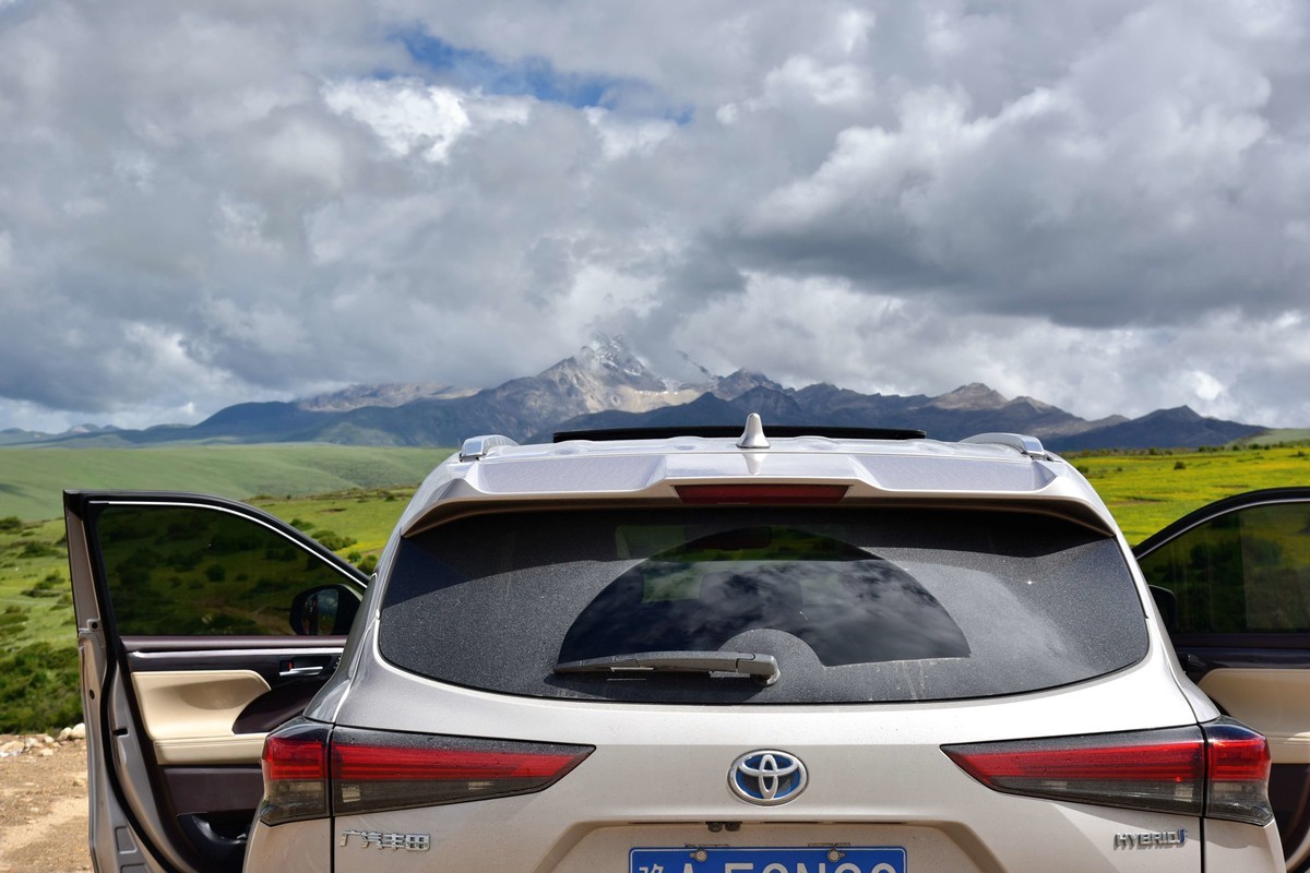 318边上美丽的川西风景，