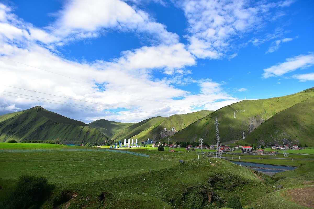 318边上美丽的川西风景，