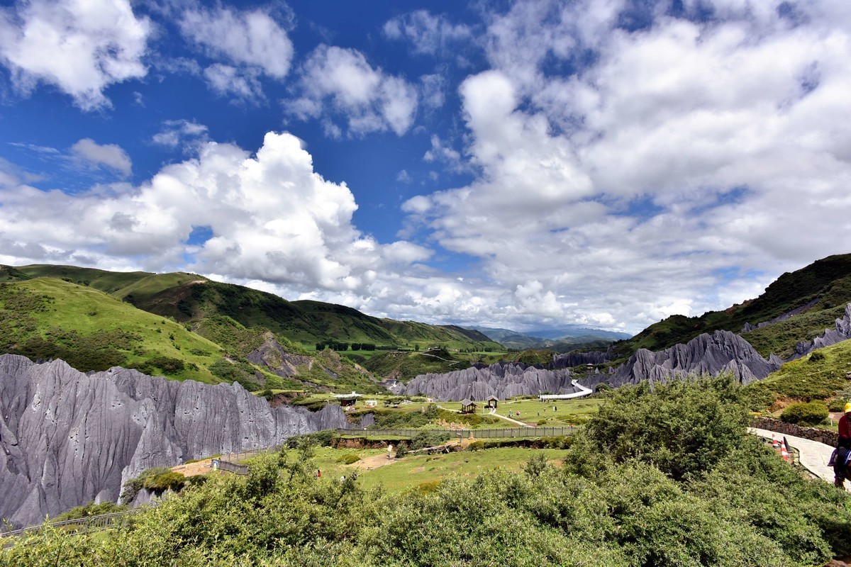 318边上美丽的川西风景，
