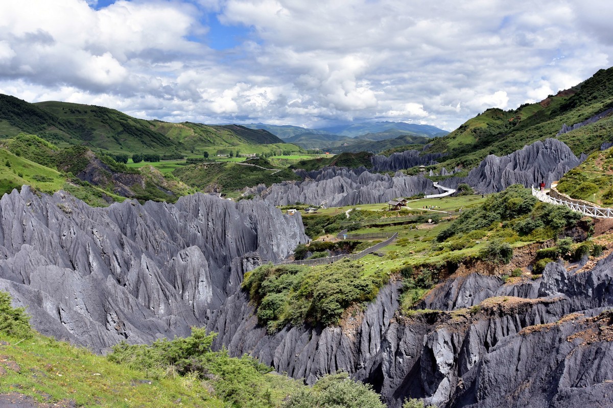 318边上美丽的川西风景，